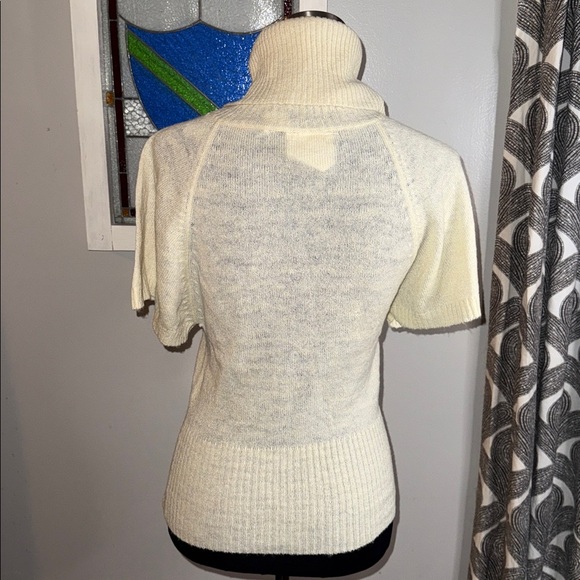 Lulumari Floral Embroidered Short Sleeve Turtleneck Sweater SZ Small - Picture 4 of 7